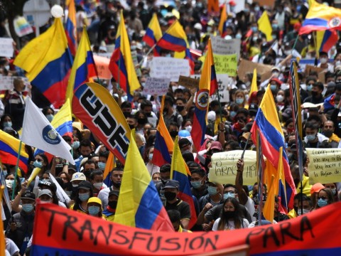 Represi&oacute;n policial deja 42 muertos en Colombia