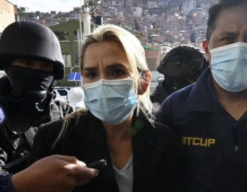 Comienza el juicio contra Jeanine &Aacute;&ntilde;ez con enfrentamientos en el exterior del tribunal