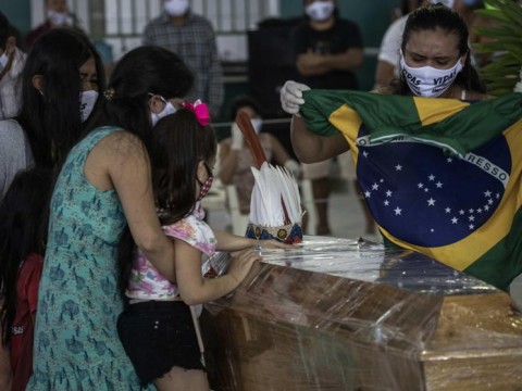 Brasil bordea las 45.000 muertes por COVID a tres meses de su primera v&iacute;ctima