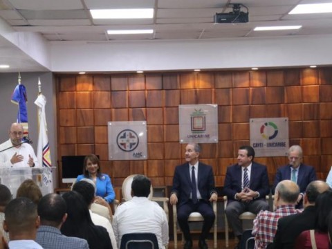 Periodista espa&ntilde;ol llama a cuidarse de la IA y de creadores de noticias falsas