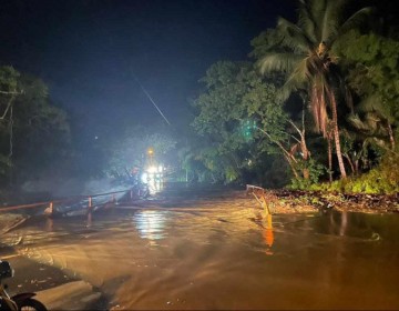 Lluvias dificultan el tr&aacute;nsito en Montellano &ndash;Sos&uacute;a