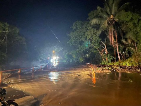 Lluvias dificultan el tr&aacute;nsito en Montellano &ndash;Sos&uacute;a