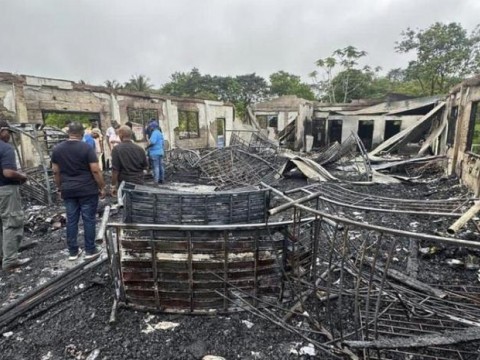 Mueren al menos 19 ni&ntilde;os por incendio en escuela en Guyana