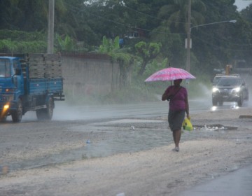 Lunes de aguaceros y tronadas; 13 provincias se mantienen en alerta