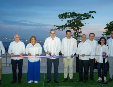 Abinader inaugur&oacute; anoche el remozamiento del Malec&oacute;n de SDE