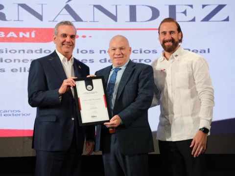 Abinader reconocido por la Uni&oacute;n Internacional de Oficiales y Civiles en NY