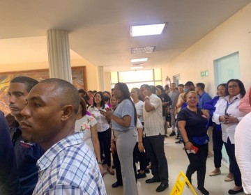 Empleados de Salud P&uacute;blica reclaman pago de incentivo por rendimiento individual