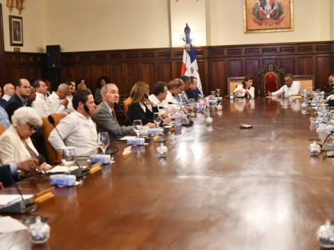 Priorizan Monorriel de Santiago y extensi&oacute;n del Metro en presupuesto del 2024