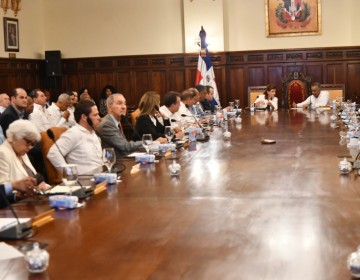 Priorizan Monorriel de Santiago y extensi&oacute;n del Metro en presupuesto del 2024