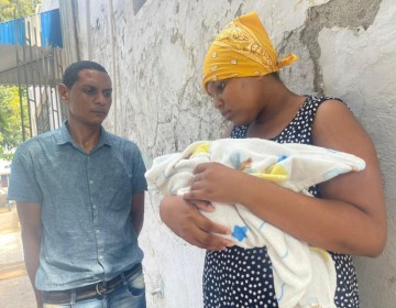 Madre clama por ayuda tras hurto de uno de sus beb&eacute;s