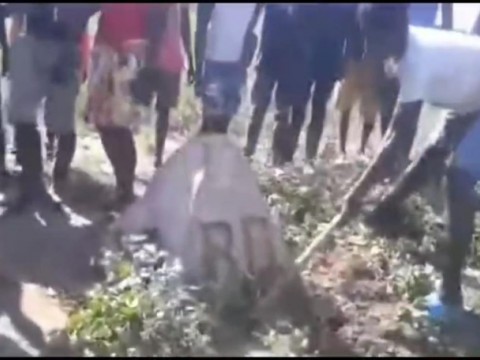 Haitianos trataron de remover pir&aacute;mide que delimita la frontera