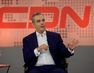 Abinader dice seguir&aacute; con apoyo al deporte