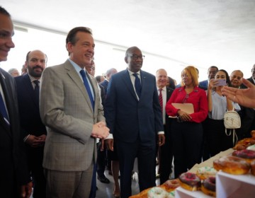 Inauguran Escuela-Panader&iacute;a en la UASD