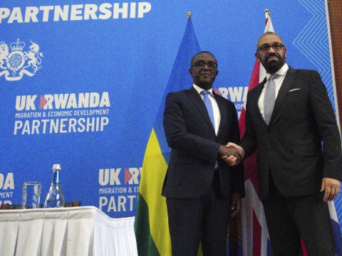 Gran Breta&ntilde;a enviar&aacute; migrantes a Ruanda
