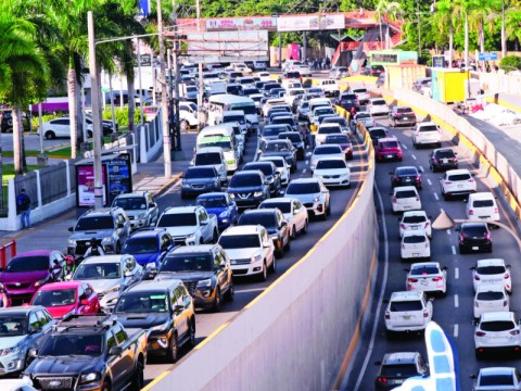 Poca labor en la reparaci&oacute;n de paso a desnivel de la avenida 27 de Febrero