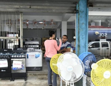 Comerciantes se quejan por bajas ventas en temporada navide&ntilde;a