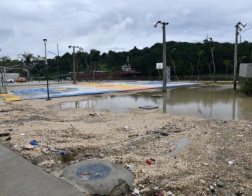 Fuertes lluvias inundan escuela en La Ci&eacute;naga; moradores temen por desborde de ca&ntilde;ada La Bonavides