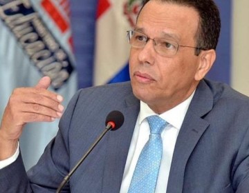 Ministro de Educaci&oacute;n se despide de sus empleados