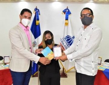 Ministerio de Educaci&oacute;n instala Punto de Lectura en la Regional 15