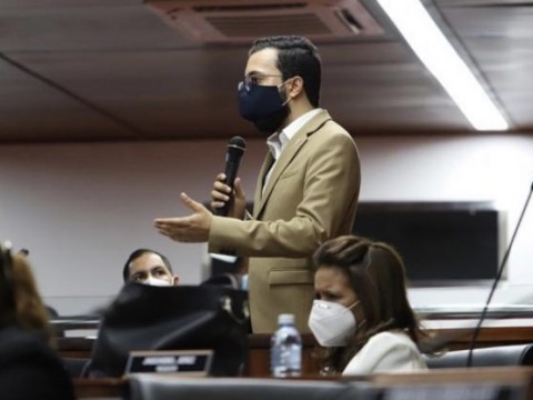 Regidores de Santiago aprueban resoluci&oacute;n recomienda prohibici&oacute;n pl&aacute;stico de &uacute;nico uso