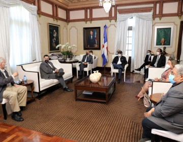 Presidente Danilo Medina se re&uacute;ne con Comisi&oacute;n Alto Nivel y Comit&eacute; Emergencias y Gesti&oacute;n Sanitaria Combate COVID-19
