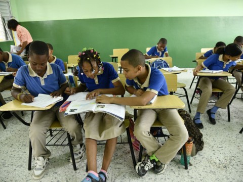 Educaci&oacute;n incluir&aacute; otra vez la materia Moral y C&iacute;vica para el a&ntilde;o escolar 2025-2026