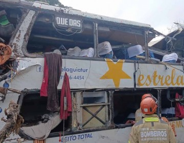 Mueren al menos 21 personas tras el choque entre un autob&uacute;s y un cami&oacute;n en Brasil