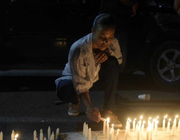 Encienden velas para denunciar "abandono" de las autoridades en zona de desastre en San Crist&oacute;bal