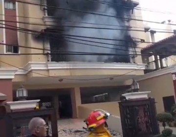 Se incendia apartamento en Bella Vista; presumen fue causado por arbolito