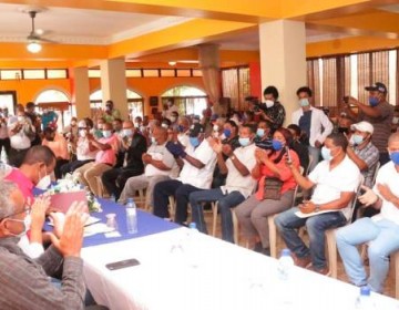 Jos&eacute; Ignacio Paliza juramenta dirigentes del PRD y PLD en Barahona