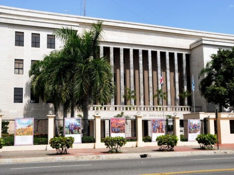 Eval&uacute;an al 48% aspirantes a profesores