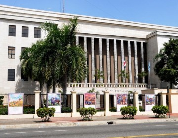 Eval&uacute;an al 48% aspirantes a profesores