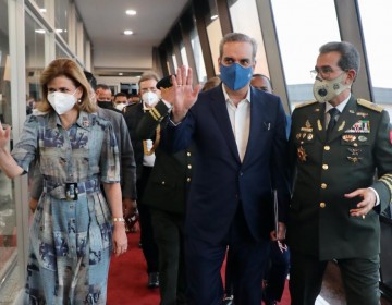 Abinader convoca de urgencia al mando militar y ordena cierre de la frontera