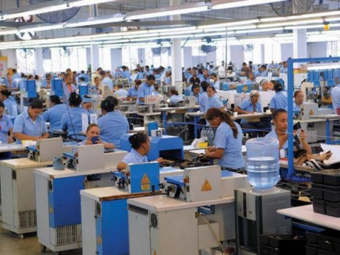 Empleados suspendidos exigen pago prestaciones