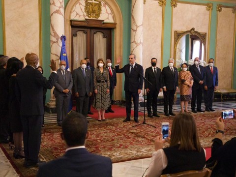 Presidente Luis Abinader juramenta jueces de las altas cortes