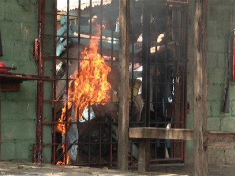 Fuego en c&aacute;rcel de La Romana deja 8 heridos 