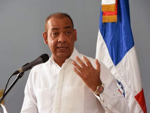 Ministro Deligne Ascenci&oacute;n anuncia la construcci&oacute;n de carreteras en Monte Plata