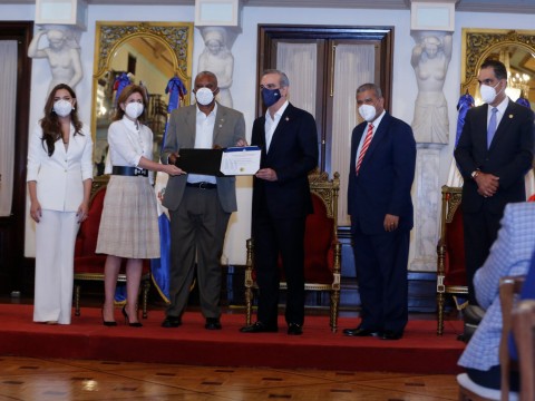 CNE recibe Medalla de Oro Premio Nacional a la Calidad