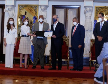 CNE recibe Medalla de Oro Premio Nacional a la Calidad
