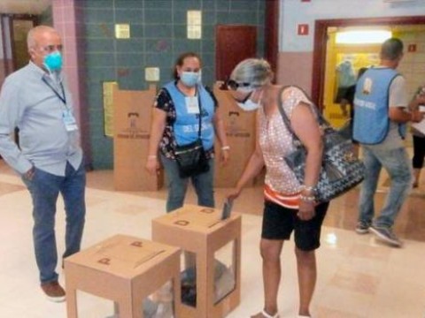 Se registran altos niveles de abstenci&oacute;n de votantes en NY, abandonan las filas por demora del proceso 