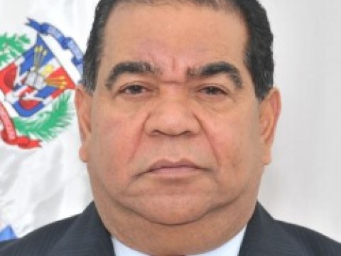 Diputado Manuel D&iacute;az amenaza con cancelar agentes que lo detuvieron durante toque de queda