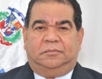 Diputado Manuel D&iacute;az amenaza con cancelar agentes que lo detuvieron durante toque de queda