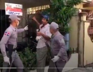 Policia Nacional suspende agentes que arrestaron de forma violenta a un ciudadano que buscaba alimentos durante el toque de queda 
