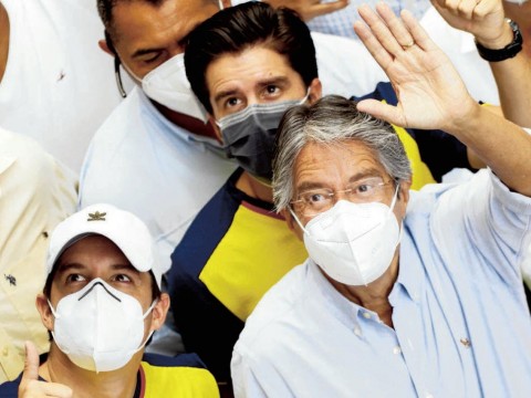 Guillermo Lasso gana segunda vuelta electoral en Ecuador 