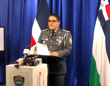Polic&iacute;a dice no permitir&aacute; discriminaci&oacute;n en el caso del agente que sorprendi&oacute; a dos hombres bes&aacute;ndose