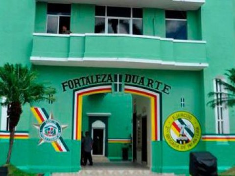 San Francisco: Tr&aacute;s mot&iacute;n autoridades trasladan a reclusos de la fortaleza 