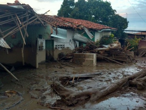 Avalancha deja 11 muertos en Colombia 