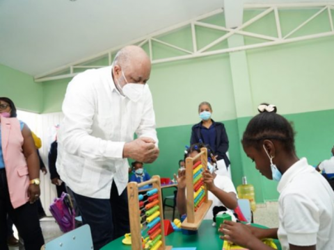 Ministro de Educaci&oacute;n supervisa escuelas en linea fronteriza