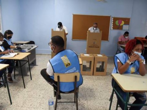 #RDvota se registran retrasos en centros de votaci&oacute;n en Nueva York