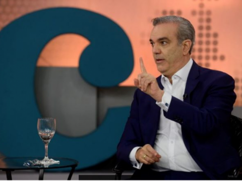 Abinader reta a la oposici&oacute;n a que diga &ldquo;cu&aacute;l era la alternativa para evitar las deudas&rdquo;